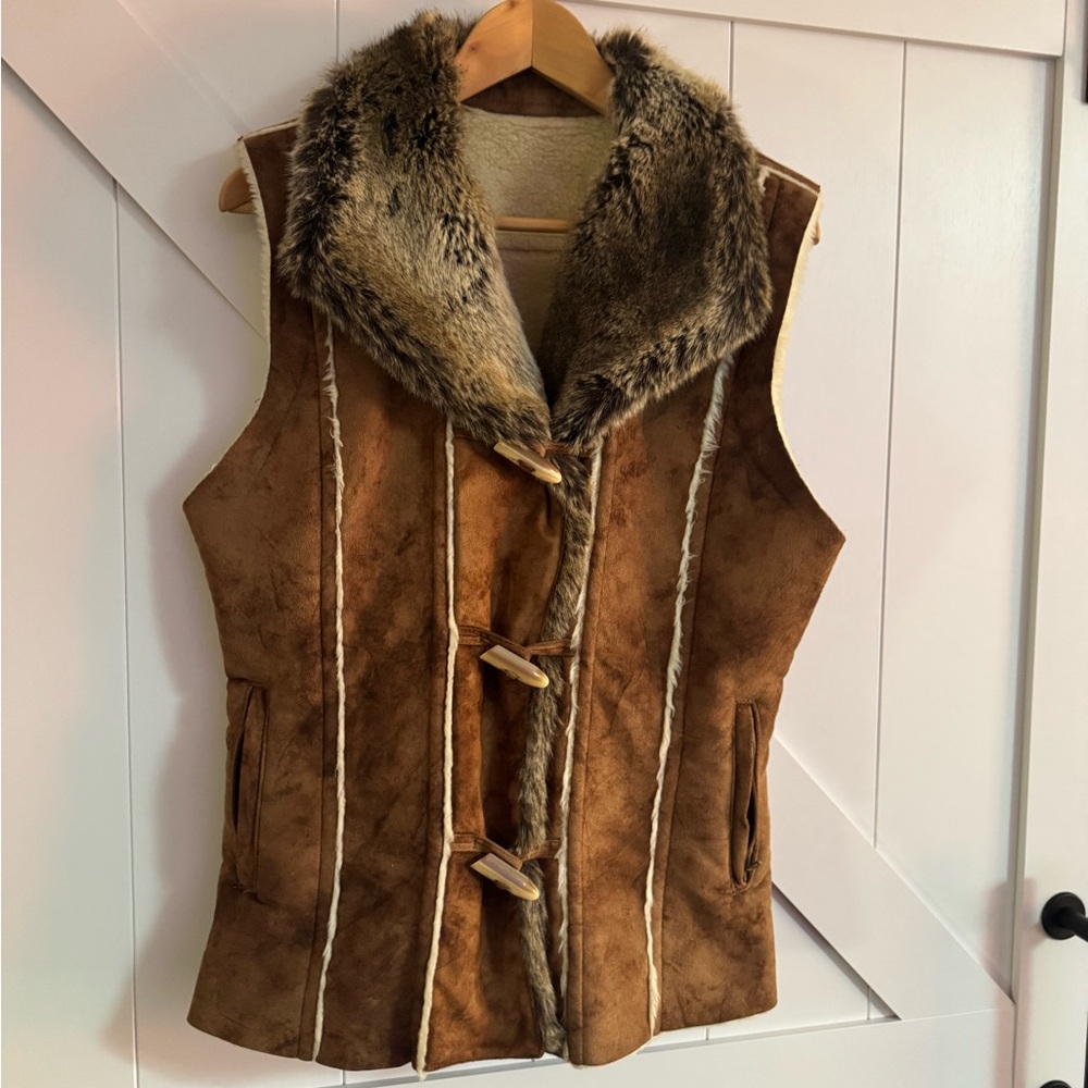 Skea Paris/Vail Suede Vest with Faux Fur Trim